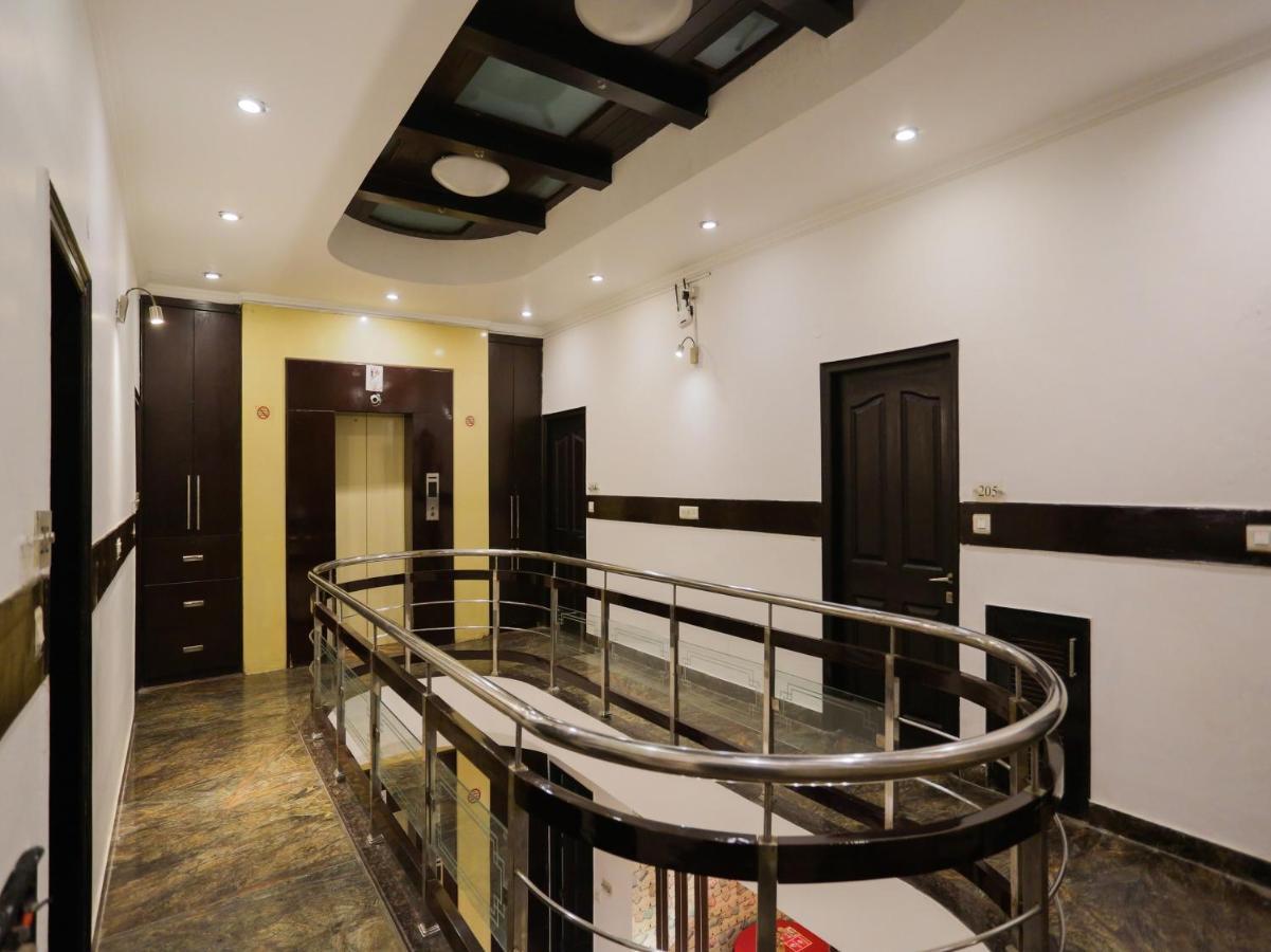 גורגאון Oyo Townhouse 823 Green Leaf מראה חיצוני תמונה
