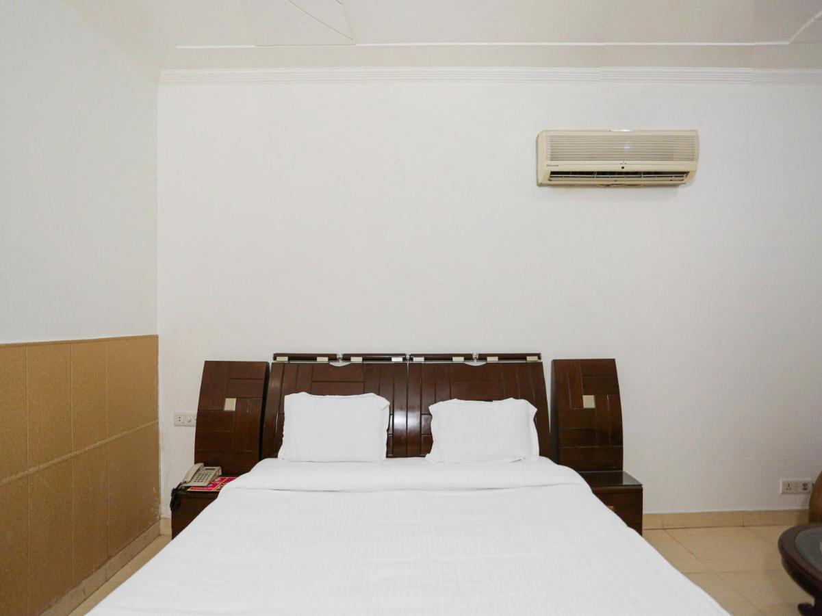 גורגאון Oyo Townhouse 823 Green Leaf מראה חיצוני תמונה