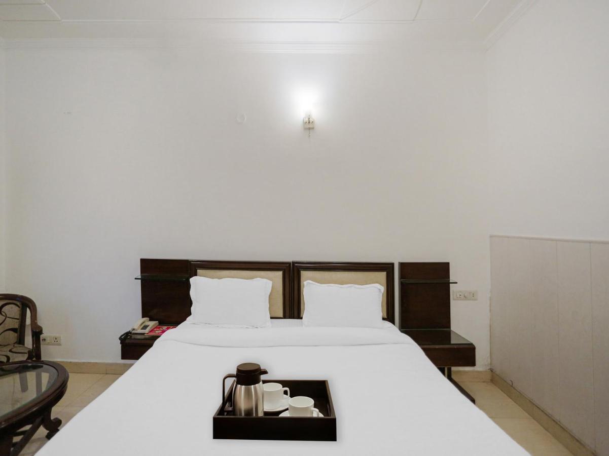 גורגאון Oyo Townhouse 823 Green Leaf מראה חיצוני תמונה
