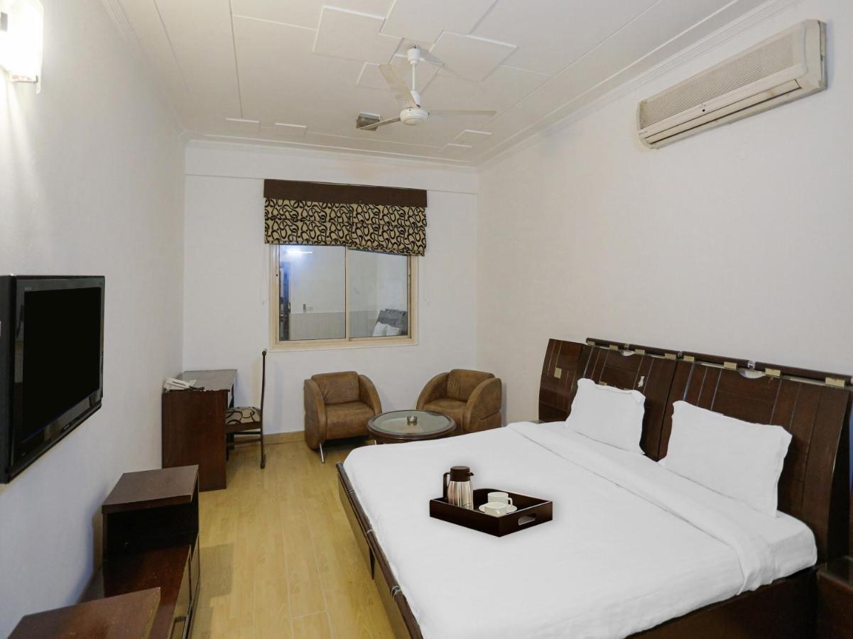 גורגאון Oyo Townhouse 823 Green Leaf מראה חיצוני תמונה