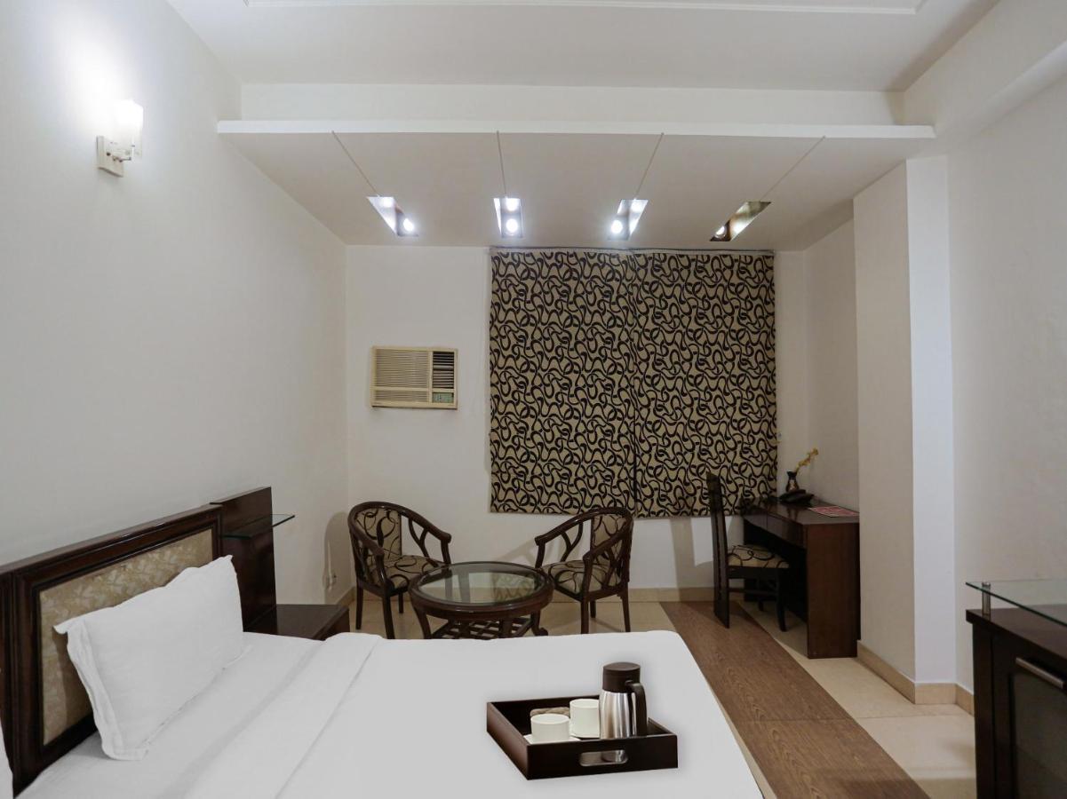 גורגאון Oyo Townhouse 823 Green Leaf מראה חיצוני תמונה