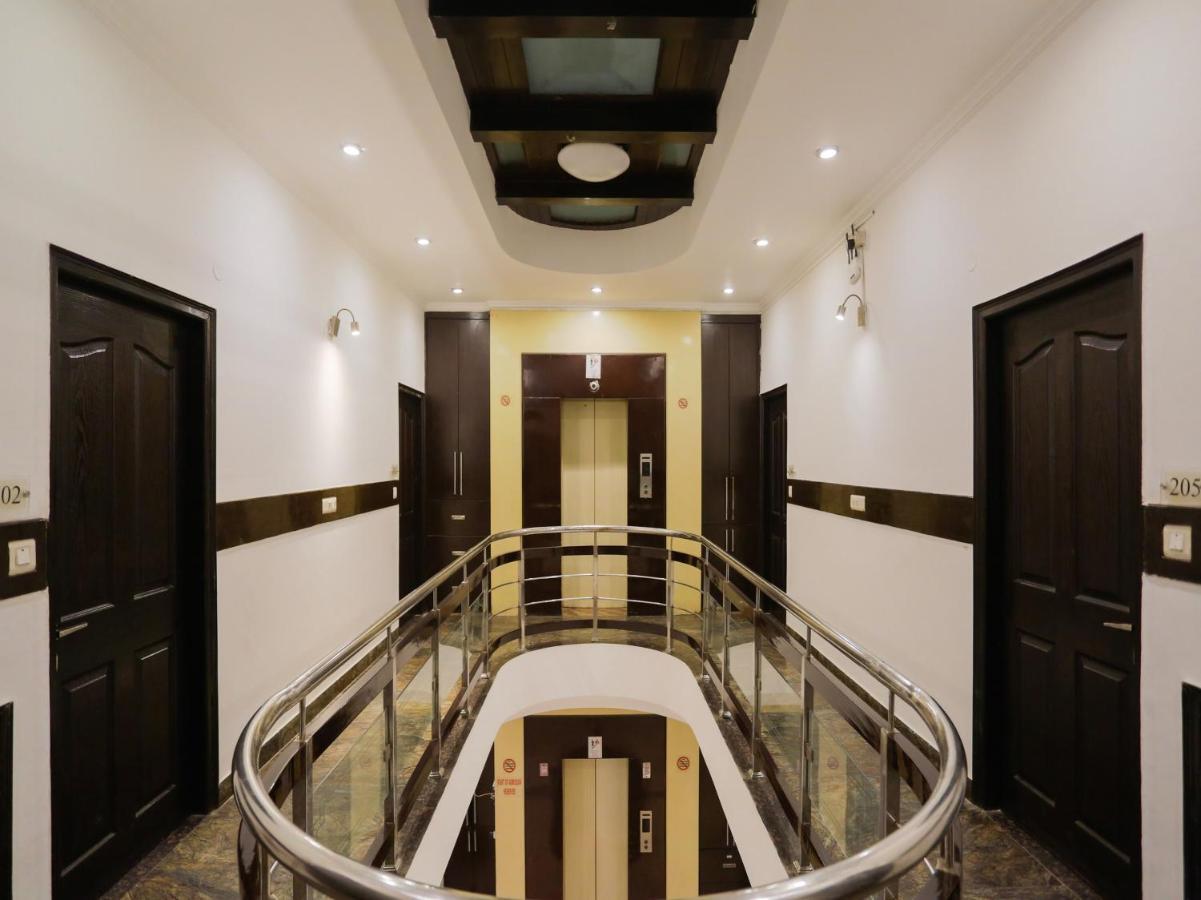 גורגאון Oyo Townhouse 823 Green Leaf מראה חיצוני תמונה