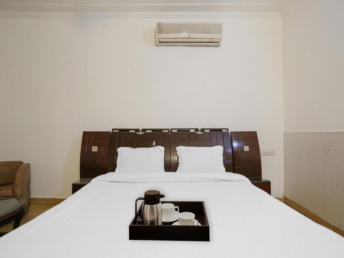 גורגאון Oyo Townhouse 823 Green Leaf מראה חיצוני תמונה