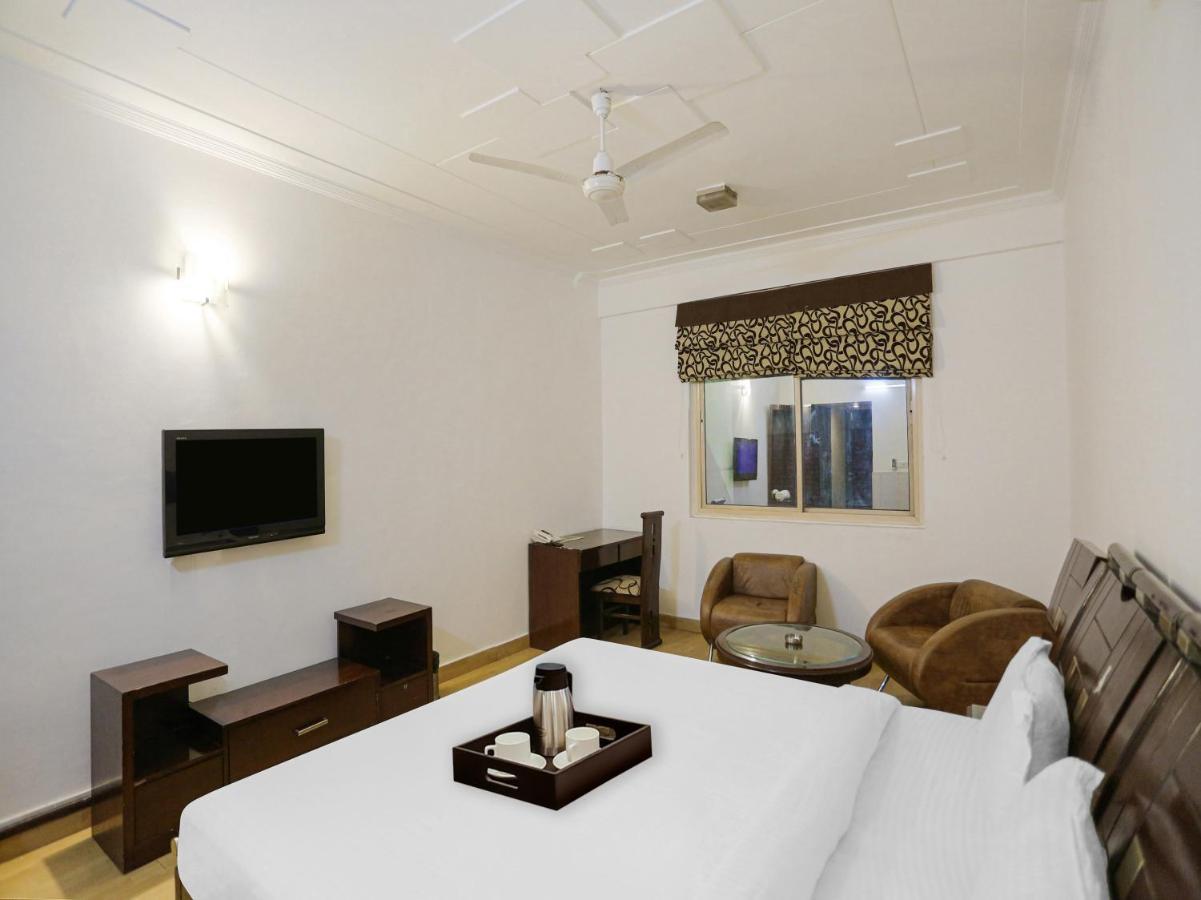 גורגאון Oyo Townhouse 823 Green Leaf מראה חיצוני תמונה
