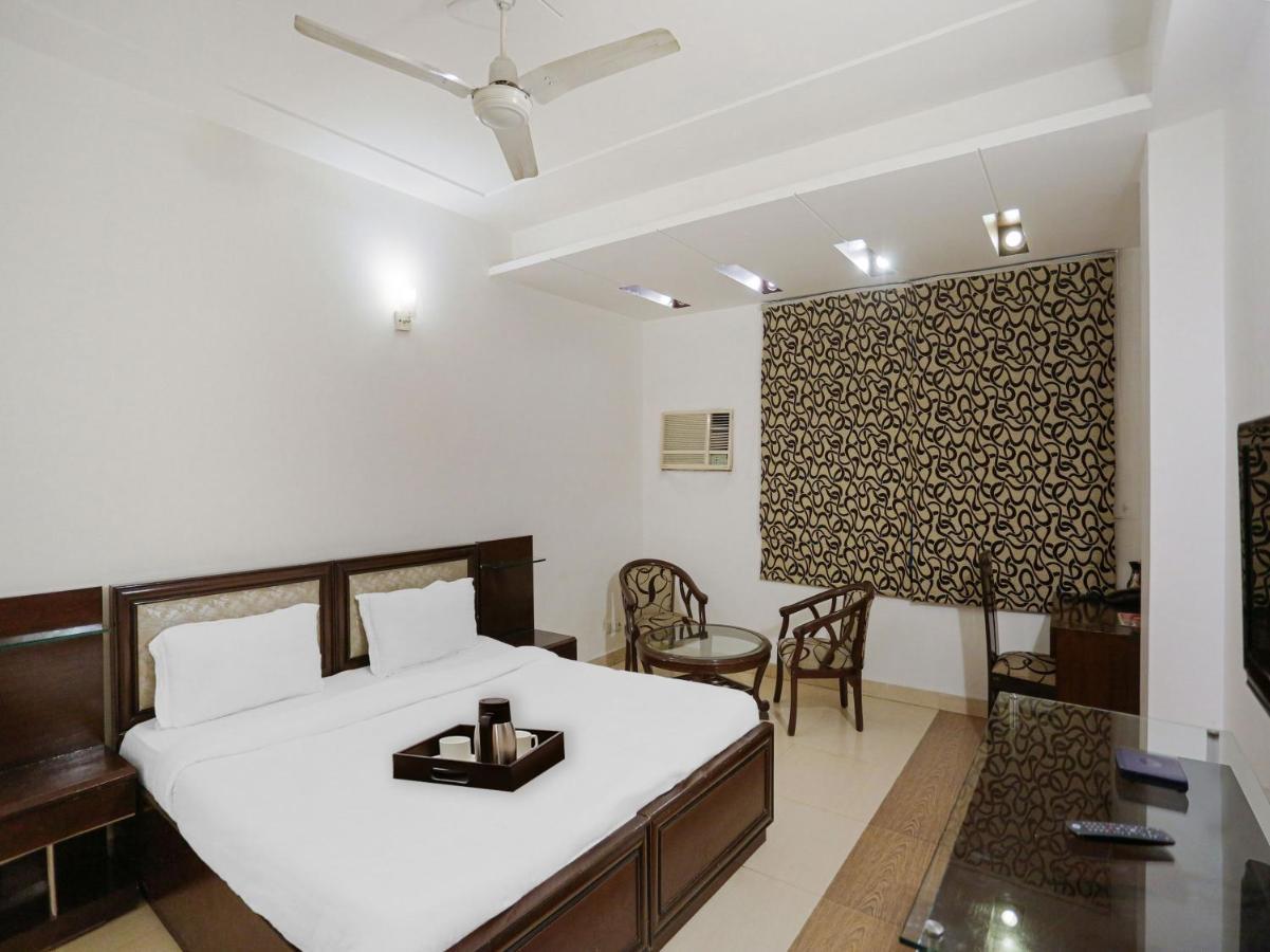 גורגאון Oyo Townhouse 823 Green Leaf מראה חיצוני תמונה