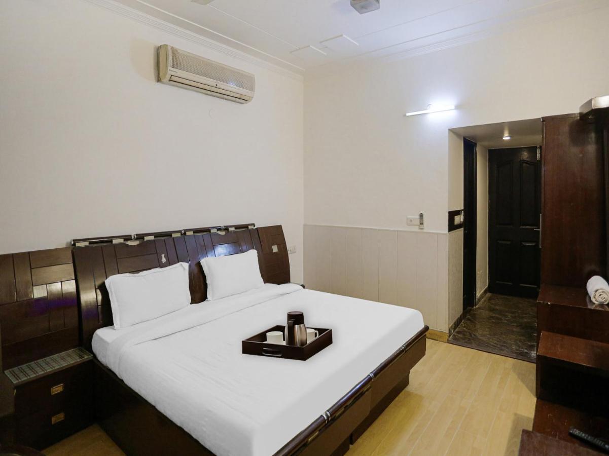 גורגאון Oyo Townhouse 823 Green Leaf מראה חיצוני תמונה