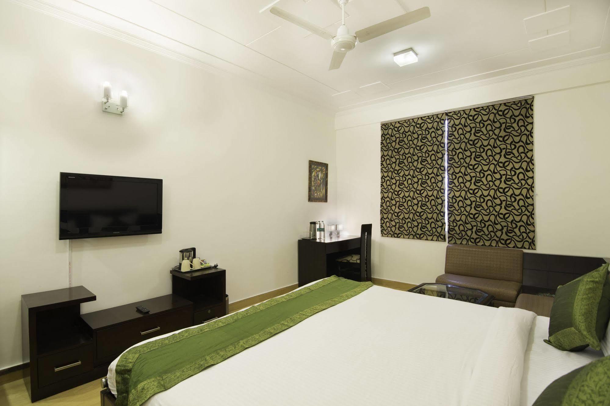 גורגאון Oyo Townhouse 823 Green Leaf מראה חיצוני תמונה