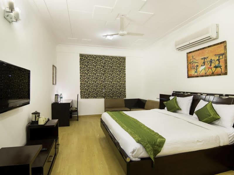 גורגאון Oyo Townhouse 823 Green Leaf מראה חיצוני תמונה