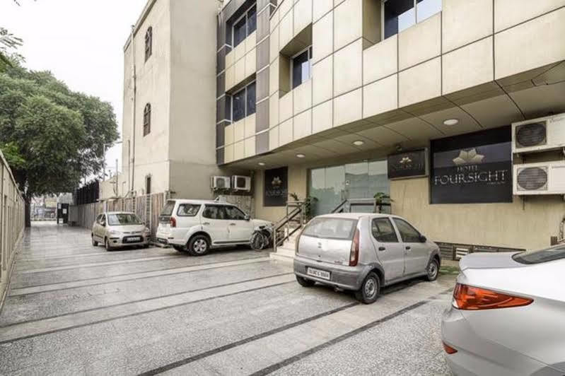 גורגאון Oyo Townhouse 823 Green Leaf מראה חיצוני תמונה